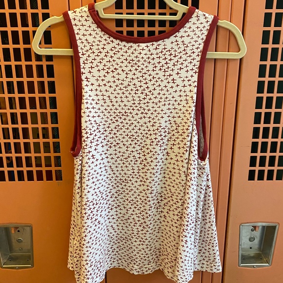 Very soft, loose-fitting, red and white tank top - Picture 1 of 3